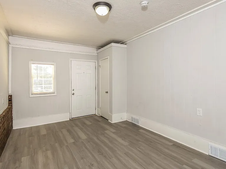 851 Grayson Hwy — Photo 4