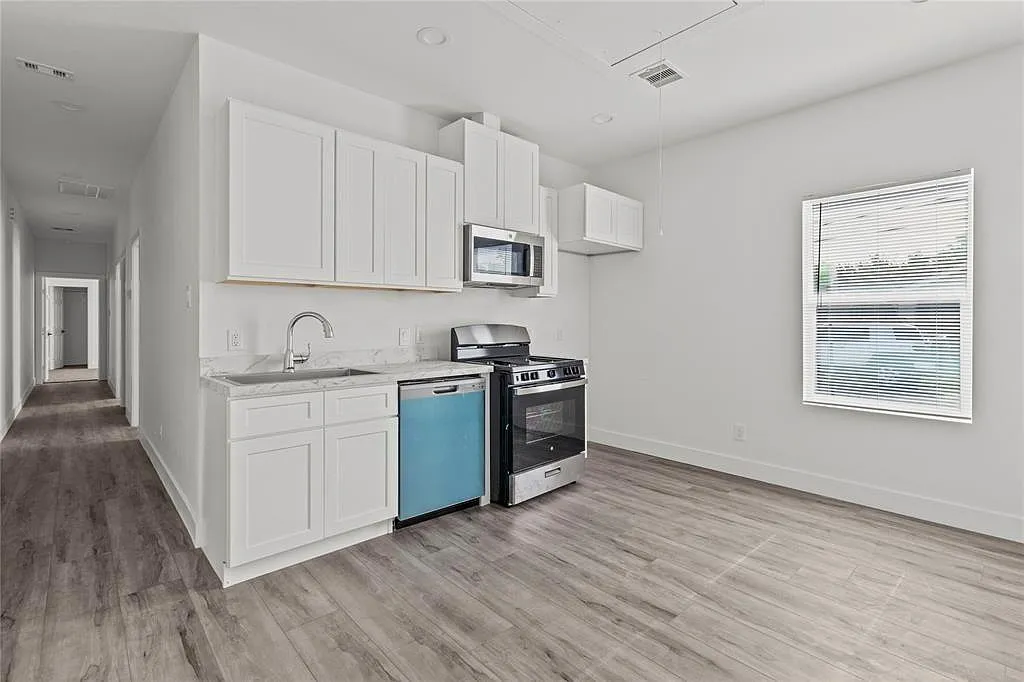 3 bed, 2.0 bath, 980 sqft, $1,600 — Photo 2