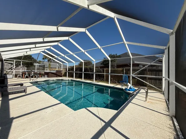 2414 Heritage Cir, Navarre, FL 32566