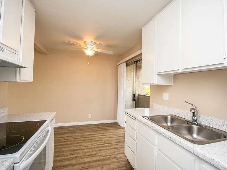 Merrywood Apartments — Photo 10