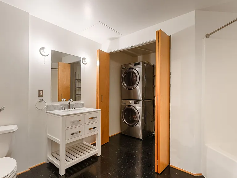 1420 NW Lovejoy St #633 — Photo 19