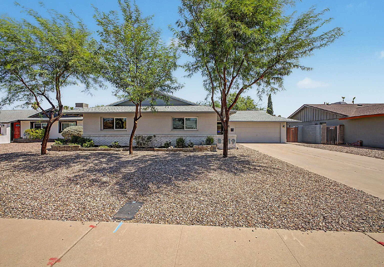 3 bed, 2.0 bath, 1720 sqft, $3,095 — Photo 2