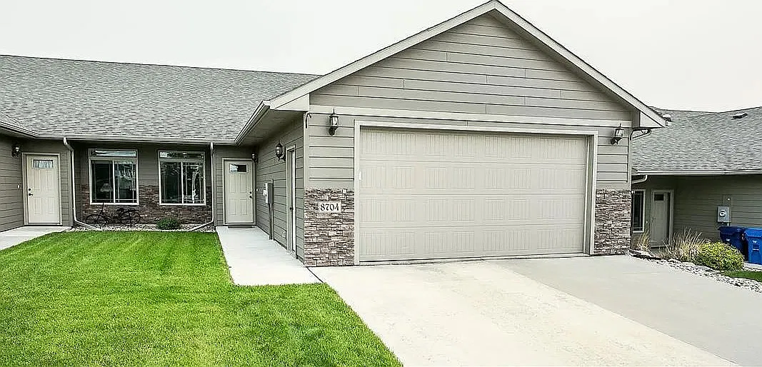 3 bed, 1275 sqft, $2,150 — Photo 1