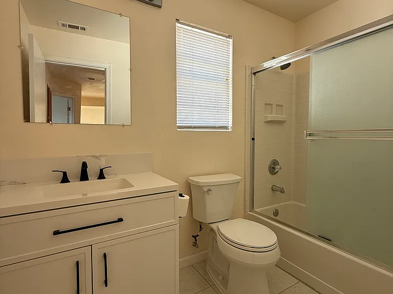 3324 E Island Ct — Photo 3