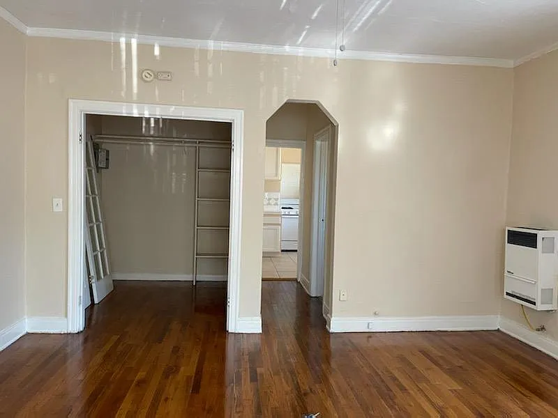 1162 N Kingsley Dr — Photo 3