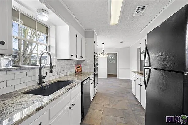 1034 Leycester Dr — Photo 6