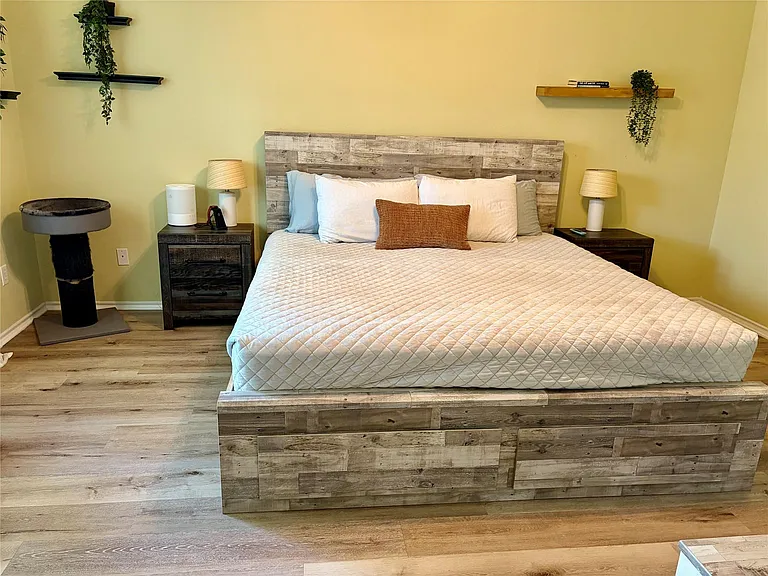 18720 Royal Pointe Dr — Photo 24