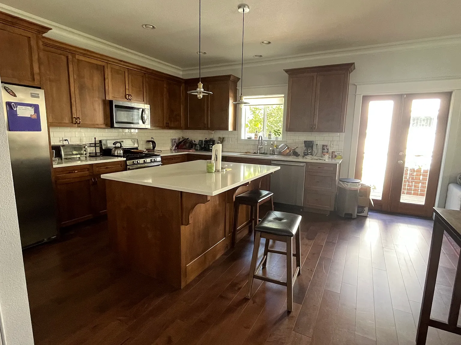 4 bed, 3.5 bath, 2700 sqft, $600 — Photo 2