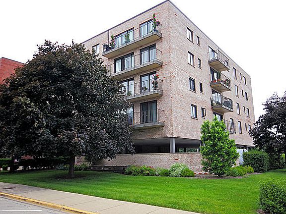 2nd image of 1660 E Thacker St APT 1C