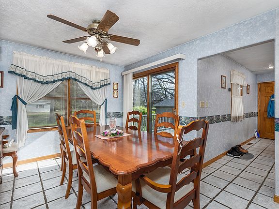 5th image of 334 S Oak Ln