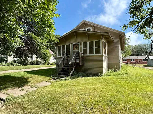 208 S Clark Ave, Irene, SD 57037