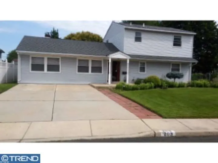203 Yorkshire Ln photo 1