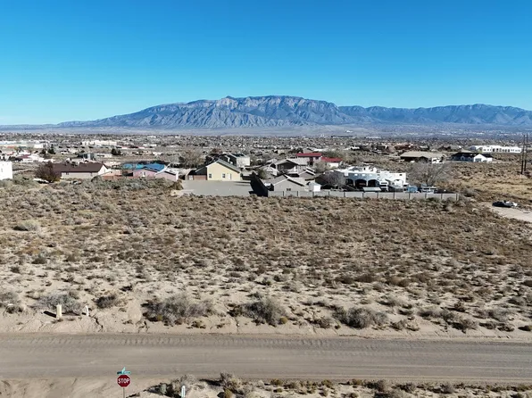 1304 10th St SW, Rio Rancho, NM 87124