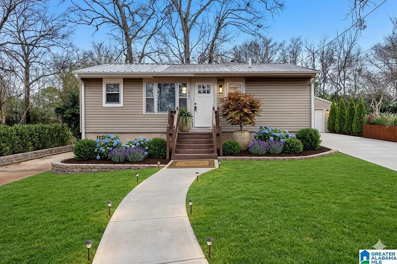 2905 Circle Dr photo 1