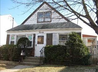 20 Utterby Rd, Malverne, NY 11565