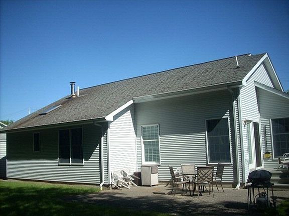 2nd image of 28 Hillsdale Ter
