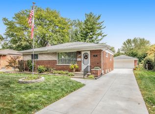 21912 Leyte St, Farmington, MI 48336