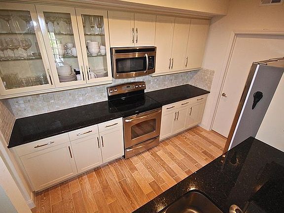4th image of 5548 Metrowest Blvd #6-204