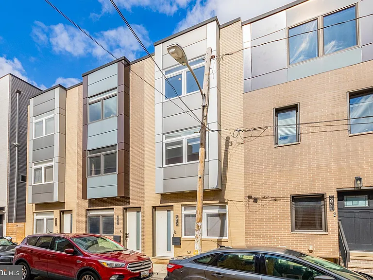 2145 Cross St — Photo 2