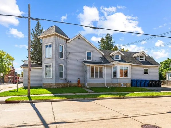 1103 Oregon St, Oshkosh, WI 54902