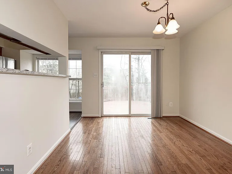 22037 Manning Sq — Photo 11