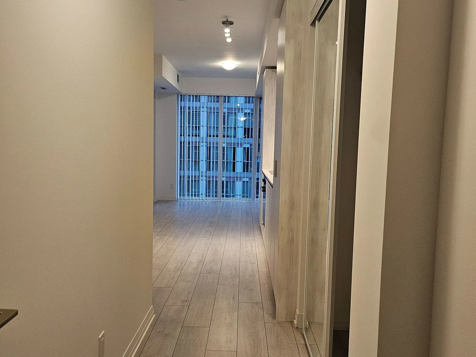1 bed, $2,400 — Photo 3