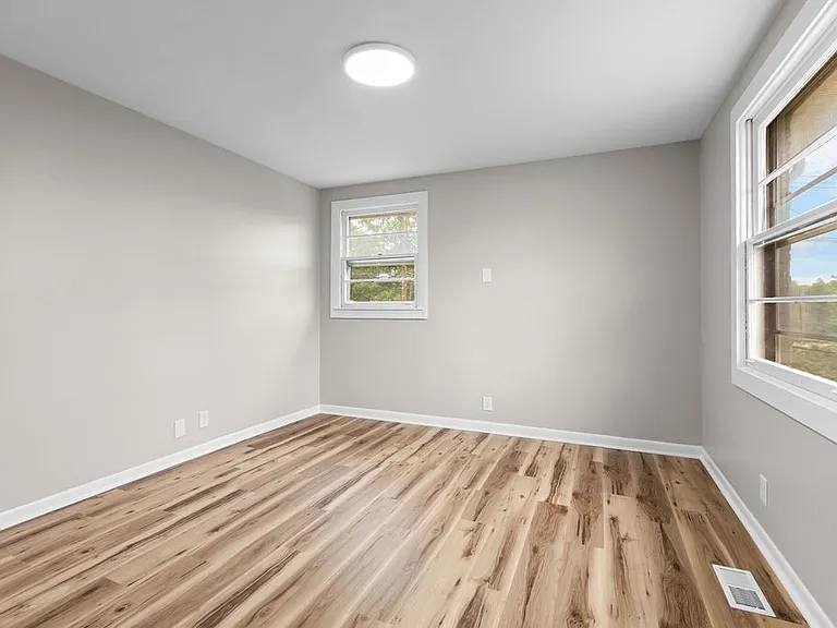 895 W Sharpe Ave #B — Photo 7