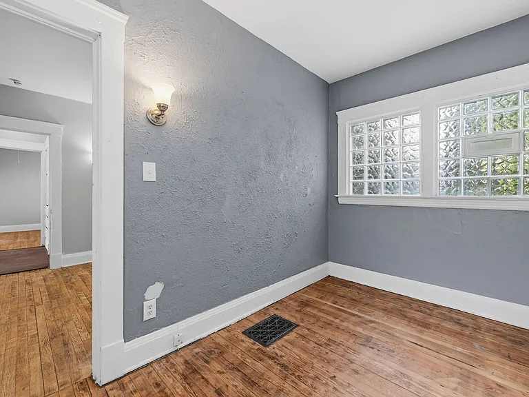11611 Fairport Avenue — Photo 70