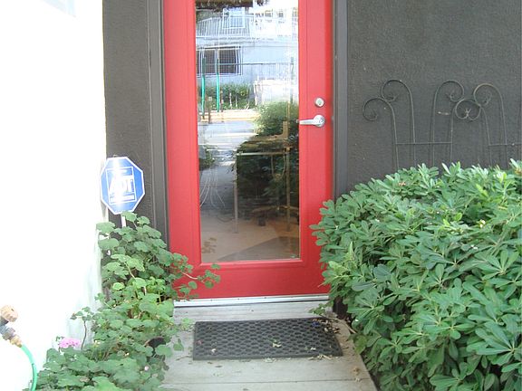 NO STAIRS, Level-in Separate Entry Studio and Private Bath