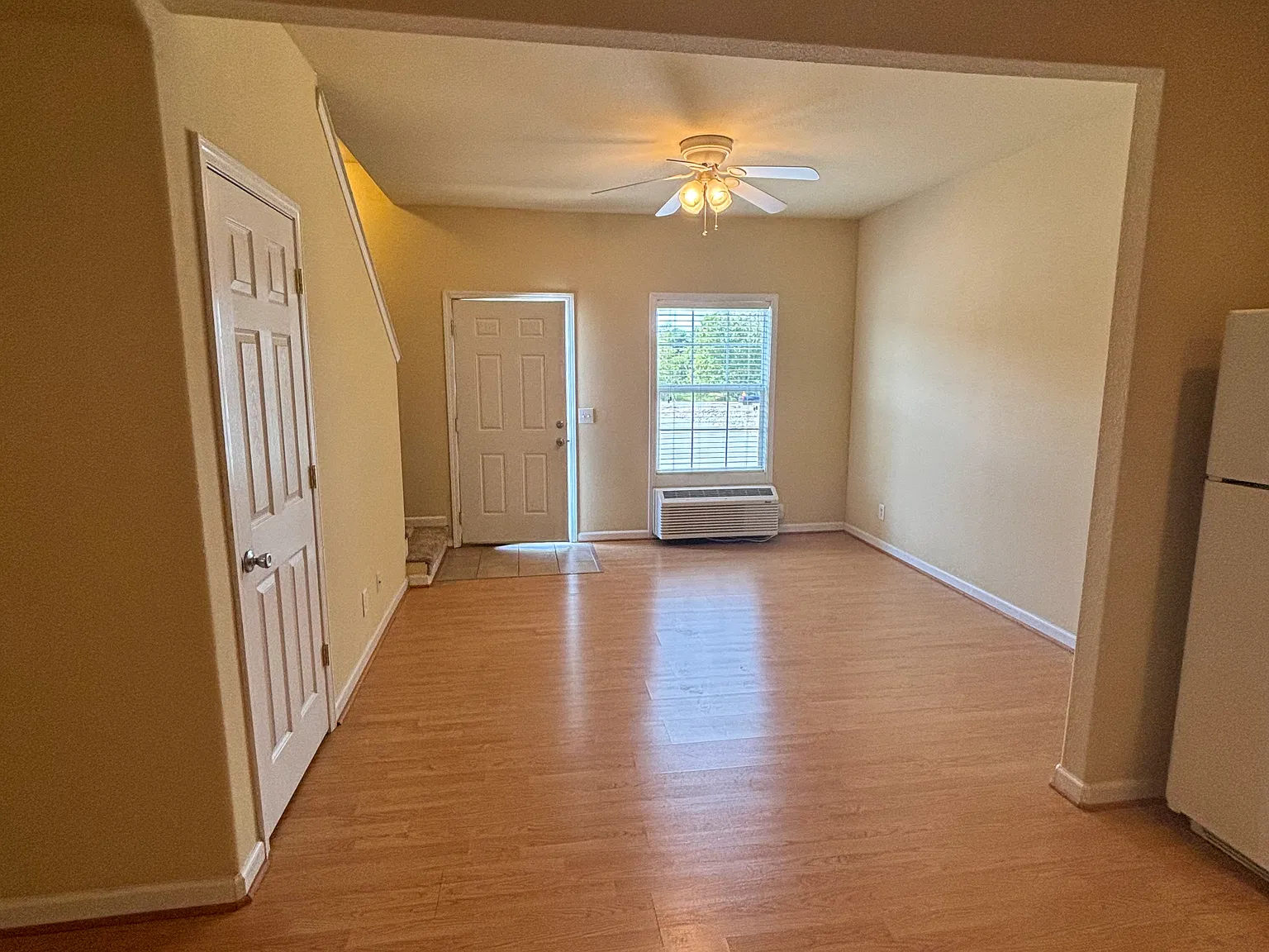 2 bed, 1050 sqft, $1,250 — Photo 2