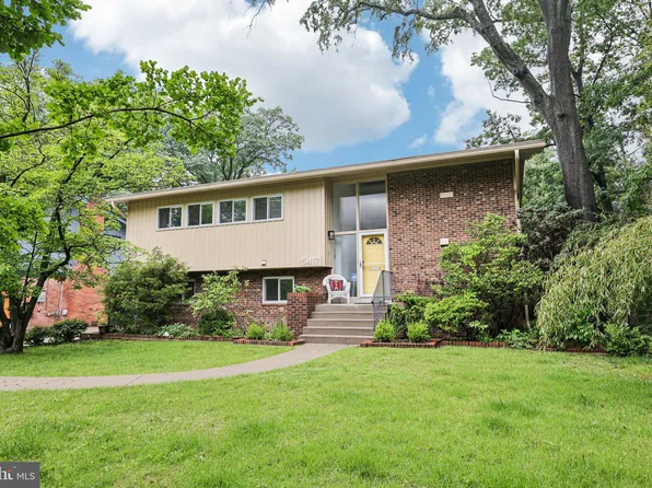 5417 Gary Pl, Alexandria, VA 22311