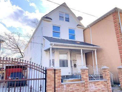 142-06 Liberty Ave, Jamaica, NY, 11435