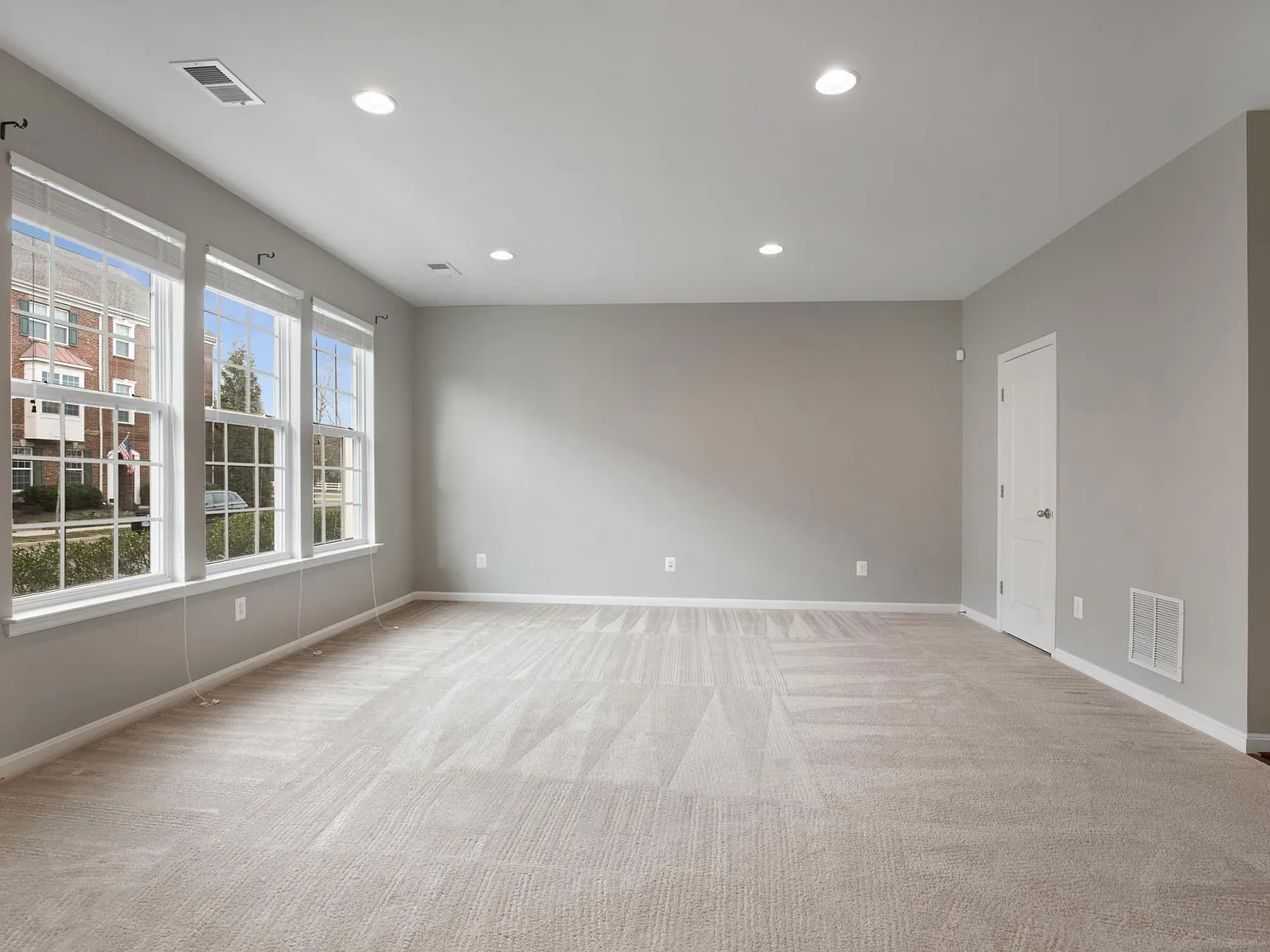 3 bed, 2373 sqft, $3,500 — Photo 2