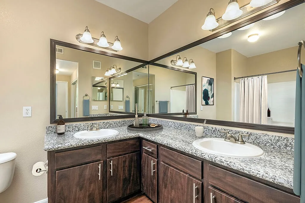 Campana Crown Valley Apartments — Photo 4