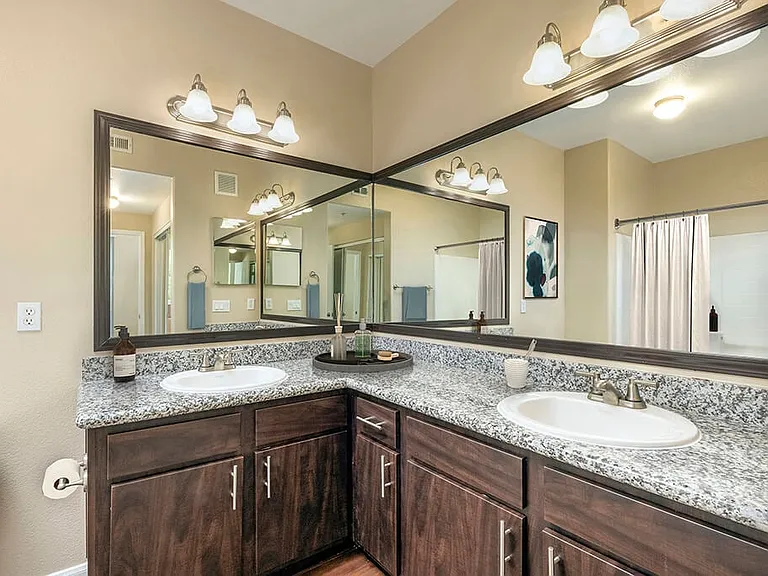 Campana Crown Valley Apartments — Photo 4