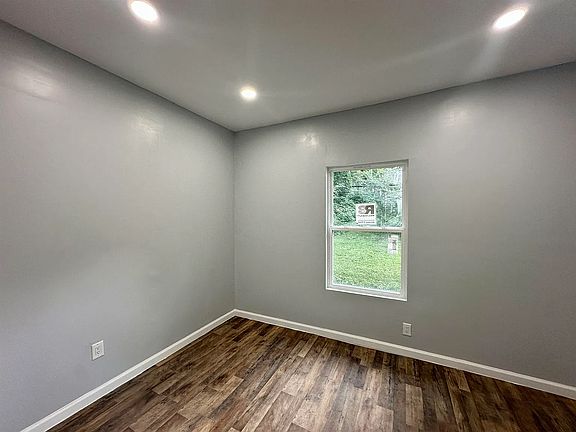 4th image of 913 Royal Ave