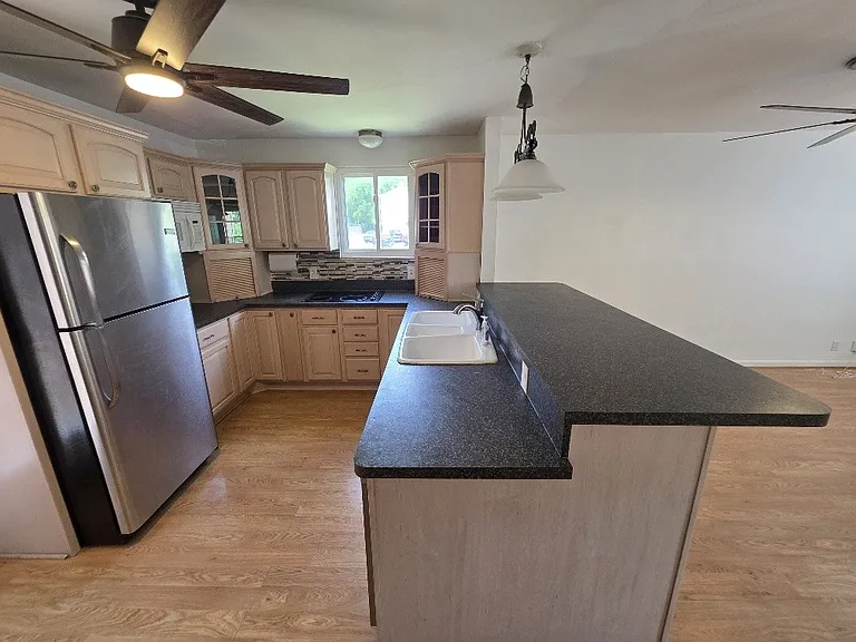 135 Grenadier Dr — Photo 6