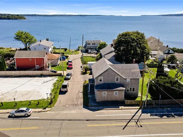 499 Park Ave, Portsmouth, RI 02871