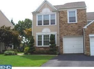 28 Hunters Way, Newtown, PA 18940