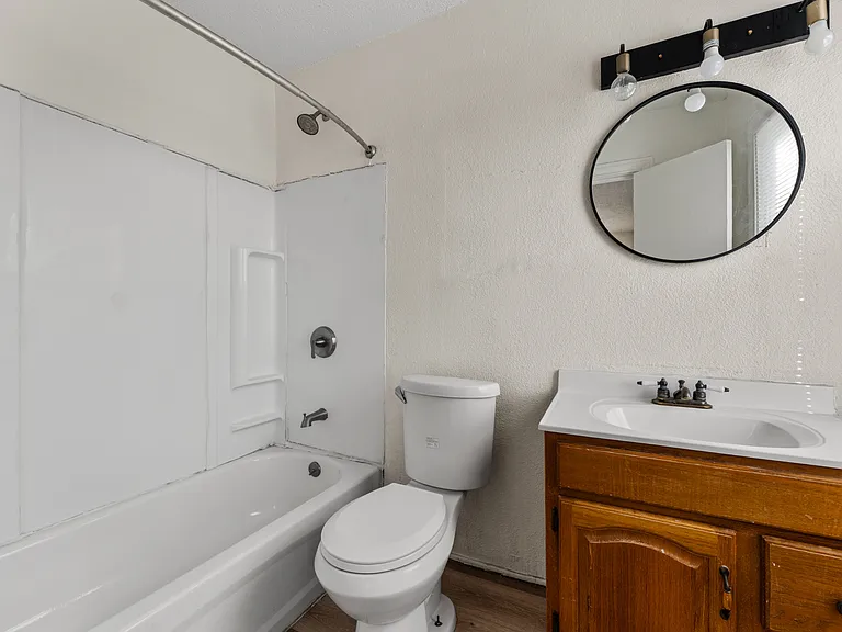 3916 Homan Ave #3918 — Photo 7