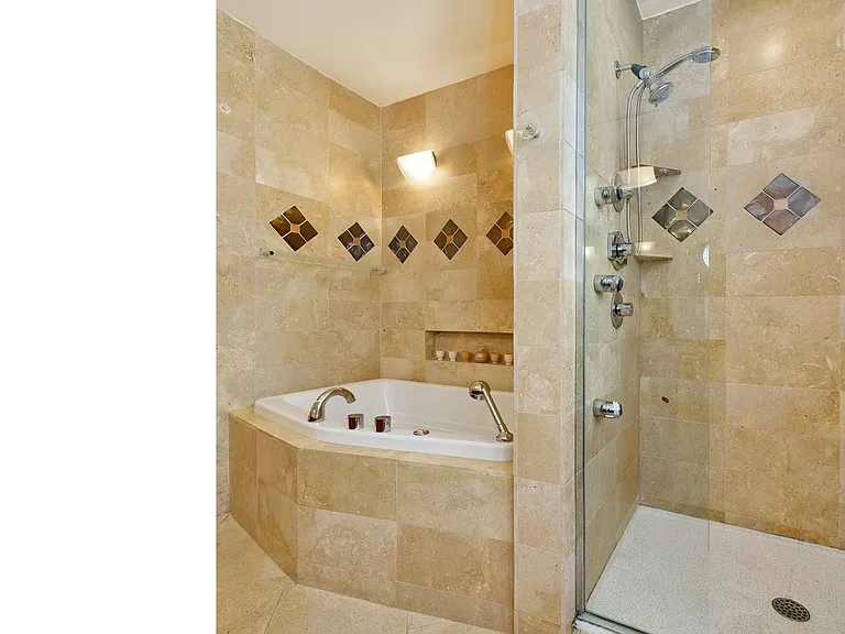 1213 W Roscoe St — Photo 21