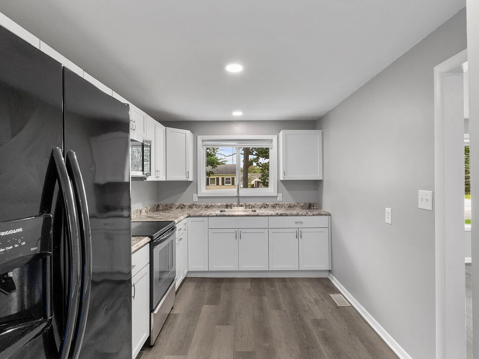 2730 Glenwood Ave — Photo 4