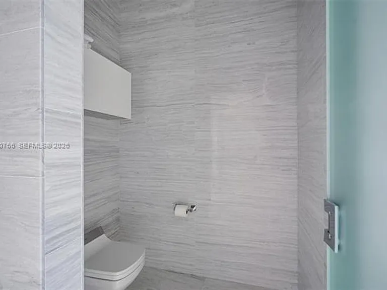 88 SW 7th St #4203 — Photo 24