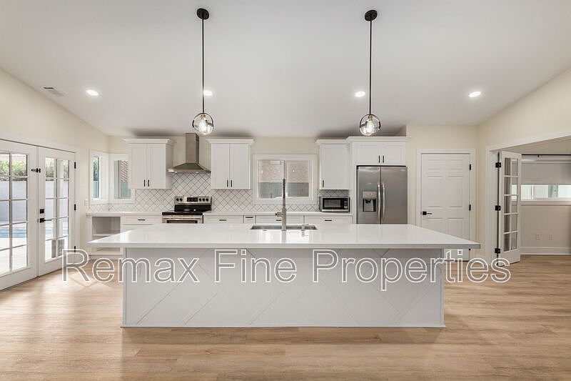 1st image of 5713 E Hillery Dr