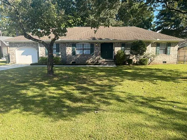 3 bed, 2.0 bath, 1464 sqft, $2,400 — Photo 1