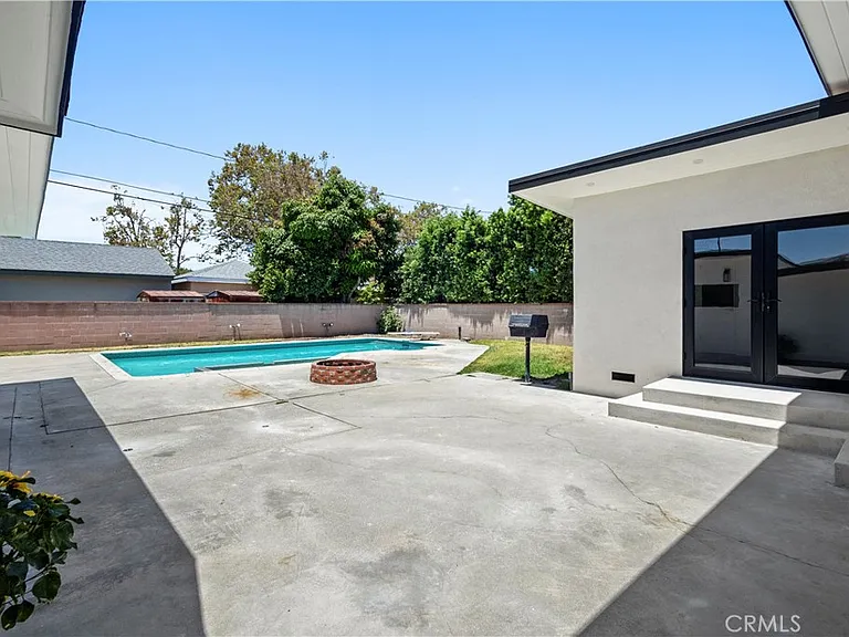 9519 La Reina Ave — Photo 6