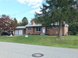 2010 Pineview Dr, York, PA