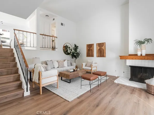 426 W 1st St APT 21, Tustin, CA 92780