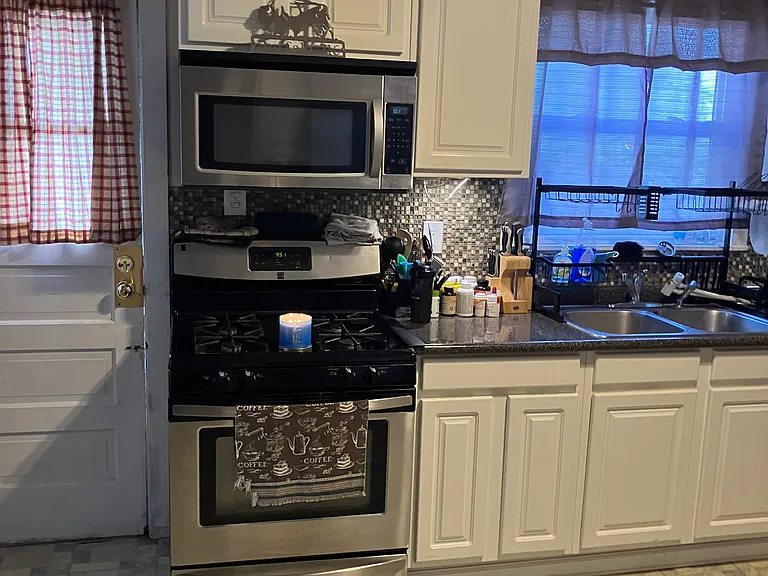 28 Pomona Pl #1 — Photo 10