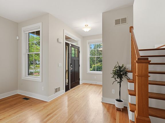 3rd image of 1010 Baldwin Ave